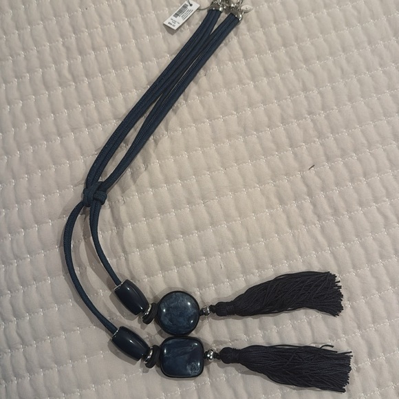 Chico’s Necklace Delanie Ynk
Blue Rope Necklace with deep blue stones - Picture 4 of 6